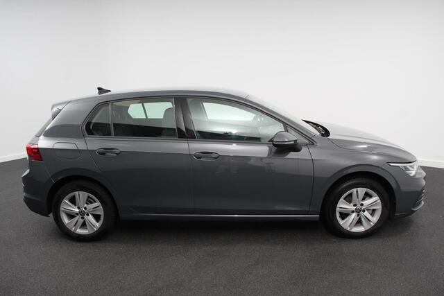 Volkswagen GOLF 1.0 eTSI 110pk Automaat Life Climate control LED Lane Assist App Connect Cruise Control Climatronic Lichtmetalen Velgen Velgen Winterpakket