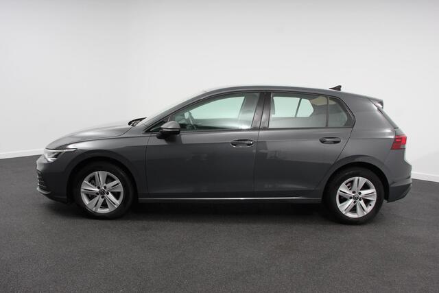 Volkswagen GOLF 1.0 eTSI 110pk Automaat Life Climate control LED Lane Assist App Connect Cruise Control Climatronic Lichtmetalen Velgen Velgen Winterpakket
