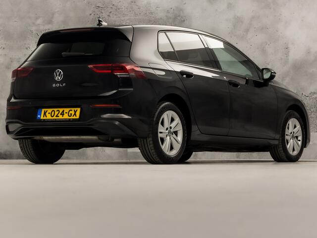 Volkswagen GOLF 1.5 TSI Sport (4 CILINDER, APPLE CARPLAY, GROOT NAVI, STUUR/STOELVERWARMING, KEYLESS, GETINT GLAS, SPORTSTOELEN, PARKEERSENSOREN, SFEERVERLICHTING, NIEUWSTAAT)