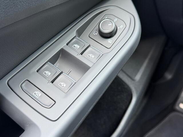 Volkswagen GOLF 1.5 eTSI 150pk DSG GOAL | Trekhaak | Camera | Dode hoek | Rijklaar incl. garantie