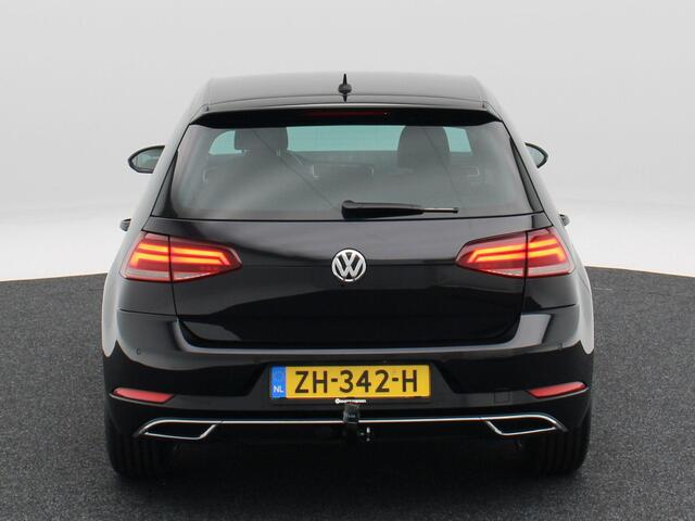 Volkswagen GOLF 1.0 TSi Highline 115 Pk | Trekhaak | Adaptive Cruise | Climatronic | Navigatie | Alcantara | CarPlay | 17 Inch | 80.652 Km !!