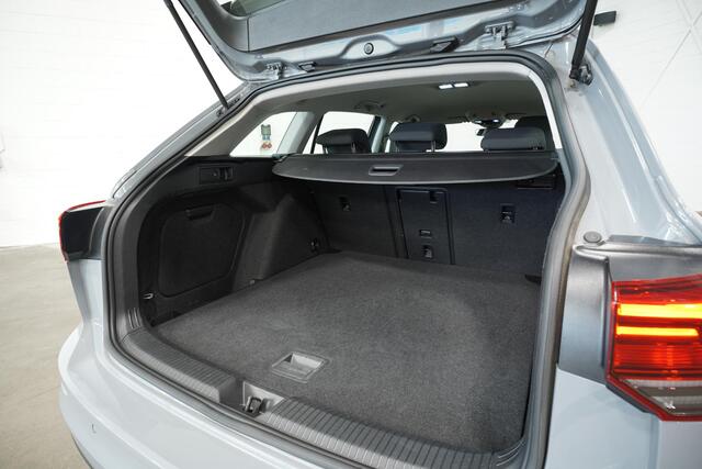 Volkswagen GOLF Variant 1.0 eTSI Life Business | Stoelverwarming | camera | Navigatie