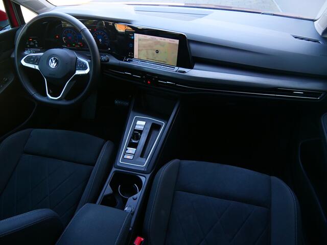 Volkswagen GOLF 1.5 eTSI Style 150 Pk Automaat Navi / DAB / Apple Carplay / Trekhaak
