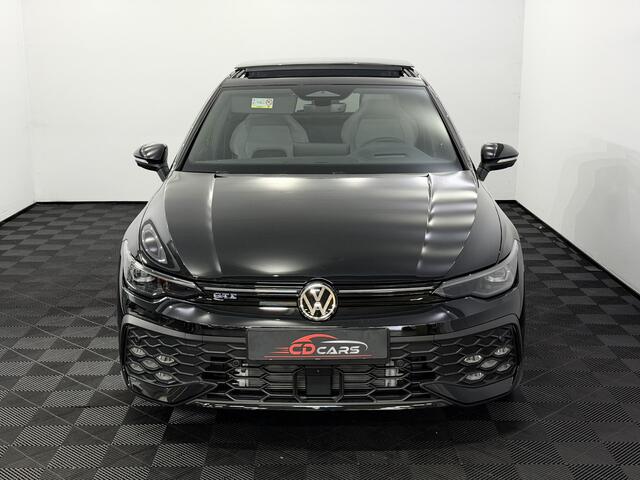 Volkswagen GOLF 1.5 eHybrid GTE Plug-in Panoramadak, 360 Camera, Head-up display, Navi, Virtual desk, Memory stoelen, Verstelbare stoelen, Leder, 2 Jaar garantie