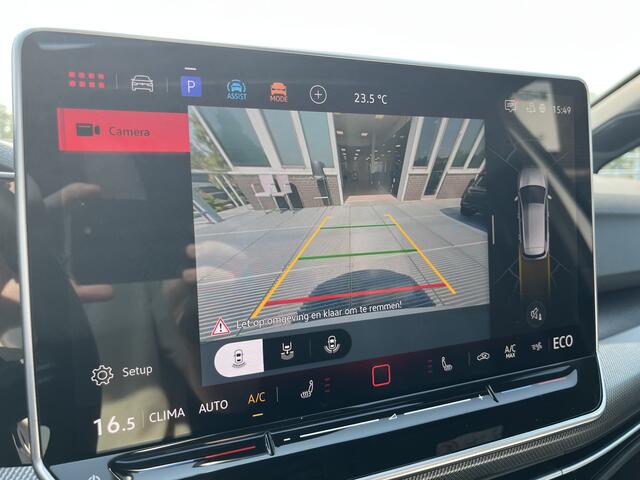 Volkswagen GOLF 1.5 eHybrid GTE / FABRIEKSGARANTIE TM 9-2030/ 272 PK/ PANO/ BLACK STYLE/ ZWENKBARE TREKHAAK/ HEAD-UP DISPLAY/ CAMERA/ IQ. LIGHT/ DODE HOEK/ STOEL-STUURVERWARM./ ADAPT. CRUISE/ APP CONNECT/ 18" LMV