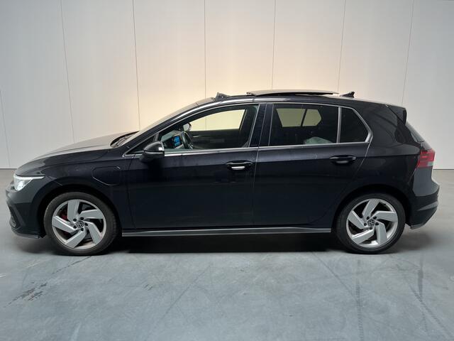 Volkswagen GOLF 1.4 eHybrid GTE / AUTOMAAT/ 245 PK/ PANO/ PARK.SENSOR.V+A/ STUUR+STOELVERWARM./ APP-CONNECT/ ACC/ KEYLESS/ DIGITAL DASH/ RIJ-MODI/ NAVI/ DAB/ CLIMA/ LED/ 17'' LMV