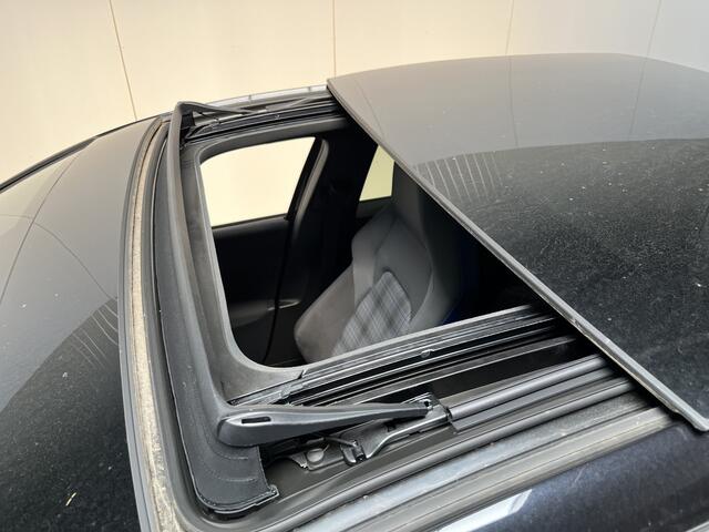 Volkswagen GOLF 1.4 eHybrid GTE / AUTOMAAT/ 245 PK/ PANO/ PARK.SENSOR.V+A/ STUUR+STOELVERWARM./ APP-CONNECT/ ACC/ KEYLESS/ DIGITAL DASH/ RIJ-MODI/ NAVI/ DAB/ CLIMA/ LED/ 17'' LMV