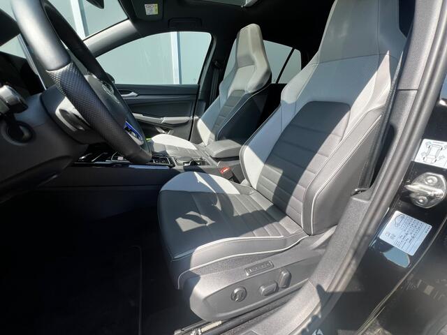 Volkswagen GOLF 1.5 eHybrid 272pk GTE Black Style | Leer | Pano | 360 Camera
