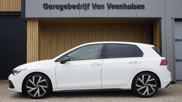 Volkswagen GOLF 1.5 TSI 131PK 5Drs *Black Style* IQ Light A-Camera Virtual Stoel & Stuurverwarming Adaptive Cruise 18inch LM *Sfeerverlichting*