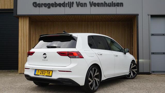 Volkswagen GOLF 1.5 TSI 131PK 5Drs *Black Style* IQ Light A-Camera Virtual Stoel & Stuurverwarming Adaptive Cruise 18inch LM *Sfeerverlichting*