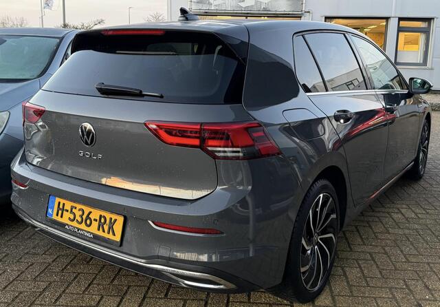 Volkswagen GOLF 1.5 TSI Style 131PK | DEALERONDERHOUDEN | NL AUTO | Zeer Nette Staat | 2e Eigenaar | Achteruitrijcamera | Massage Stoelen | Cruise Control Adaptief | Full-LED koplampen | 2 Sleutels |