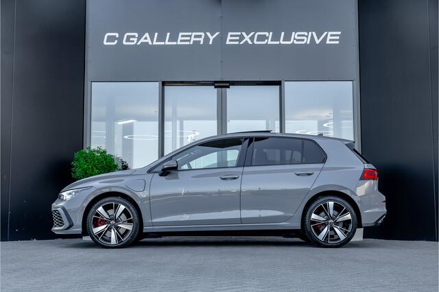 Volkswagen GOLF 1.4 eHybrid Style - Panorama | Elek. Trekhaak | Camera | ACC