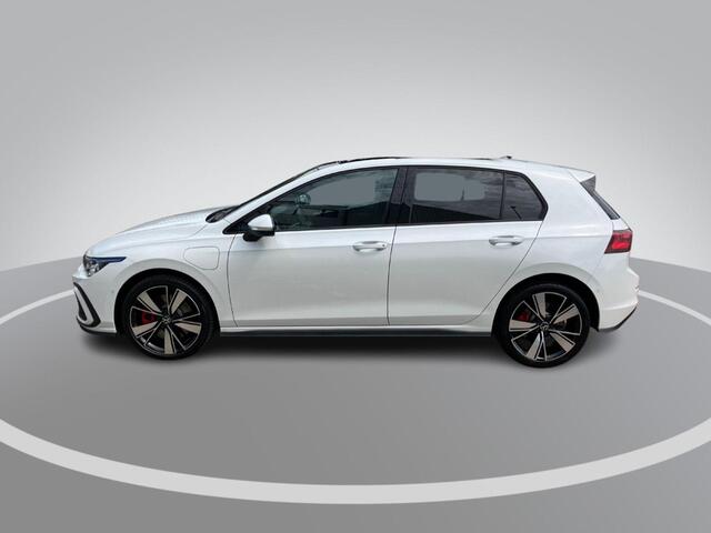 Volkswagen GOLF 1.4eHybrid 180kW/245PK GTE · Panoramadak · Navigatie · Apple/Android Car Play · Stoelverwarming · Dodehoeksensoren ·