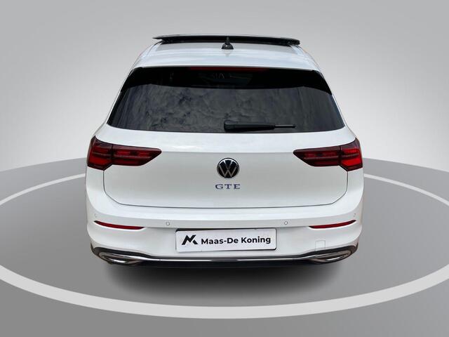Volkswagen GOLF 1.4eHybrid 180kW/245PK GTE · Panoramadak · Navigatie · Apple/Android Car Play · Stoelverwarming · Dodehoeksensoren ·