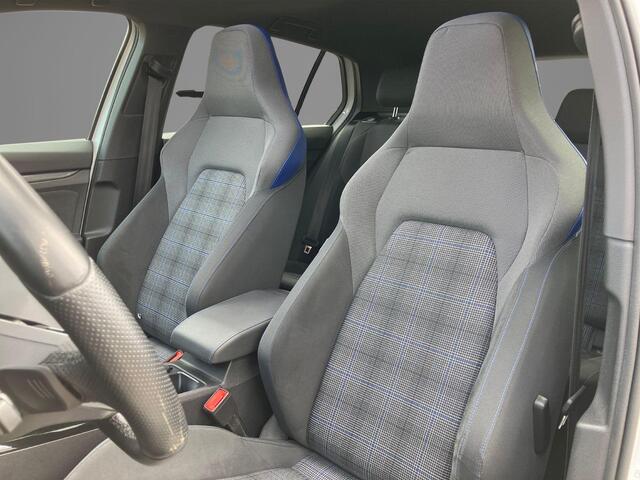 Volkswagen GOLF 1.4eHybrid 180kW/245PK GTE · Panoramadak · Navigatie · Apple/Android Car Play · Stoelverwarming · Dodehoeksensoren ·