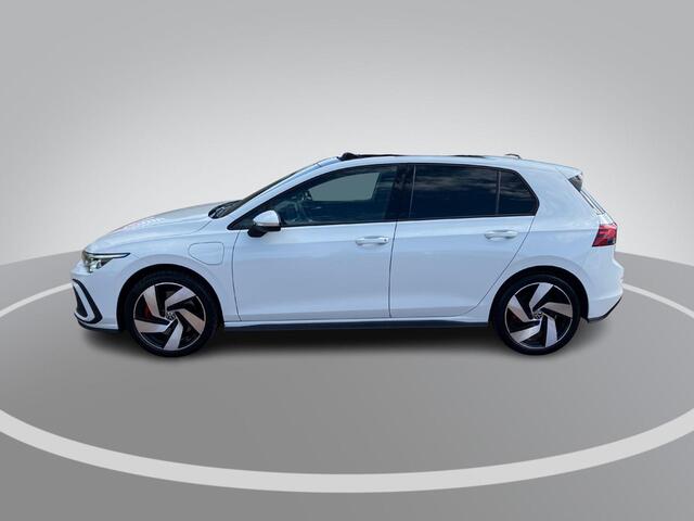 Volkswagen GOLF 1.4eHybrid 180kW/245PK GTE · Panoramadak · Camera · Apple/Android Car Play · Navigatie · Stoelverwarming · Dodehoeksensor ·