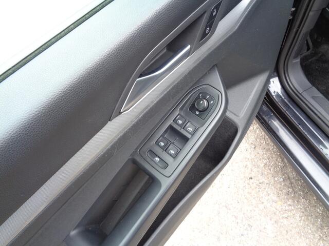 Volkswagen GOLF 1.0 TSI Ecc, Cruise, PDC v+a, LM velgen, Carplay/android, Digidash