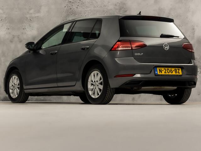 Volkswagen GOLF 1.0 TSI Sportline Automaat (APPLE CARPLAY, GROOT NAVI, CLIMATE, STOELVERWARMING, SPORTSTOELEN, GETINT GLAS, PARKEERSENSOREN, CRUISE, NIEUWSTAAT)