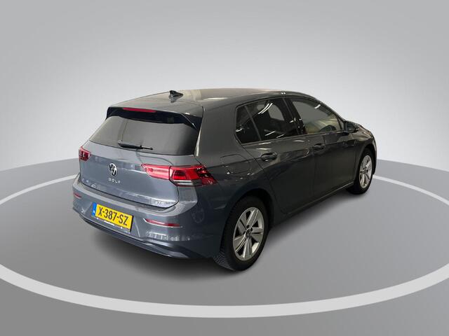 Volkswagen GOLF 1.0 eTSI 110pk DSG Life · Camera · Apple/Android Car Play · Navigatie · Sfeerverlichting · 16'' Inch · Garantie t/m 04-02-2028 of 100.000km