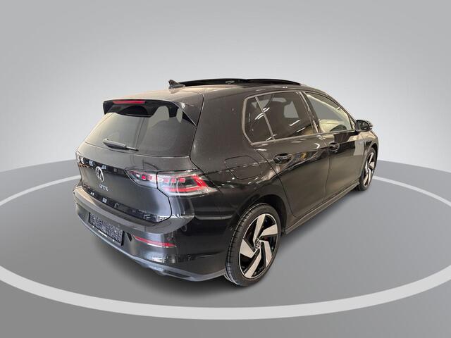 Volkswagen GOLF 1.5 eHybrid 272pk DSG GTE · Panoramadak · Leder · Wegklapbare Trekhaak · Stoelventilatie · Camera · Dodehoek Detectie · 18'' Inch · Garantie t/m 30-0-2030 of 100.000km