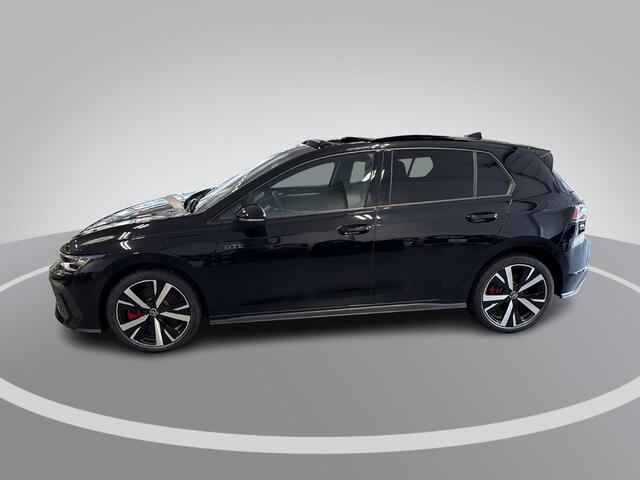 Volkswagen GOLF 1.5 272pk DSG eHybrid GTE · Panoramadak · Wegklapbare Trekhaak · Camera · Apple/Android Car Play · 18'' Inch · Garantie t/m 16-10-2030 of 100.000km
