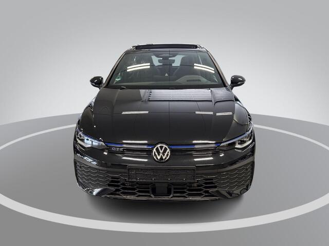 Volkswagen GOLF 1.5 272pk DSG eHybrid GTE · Panoramadak · Wegklapbare Trekhaak · Camera · Apple/Android Car Play · 18'' Inch · Garantie t/m 16-10-2030 of 100.000km