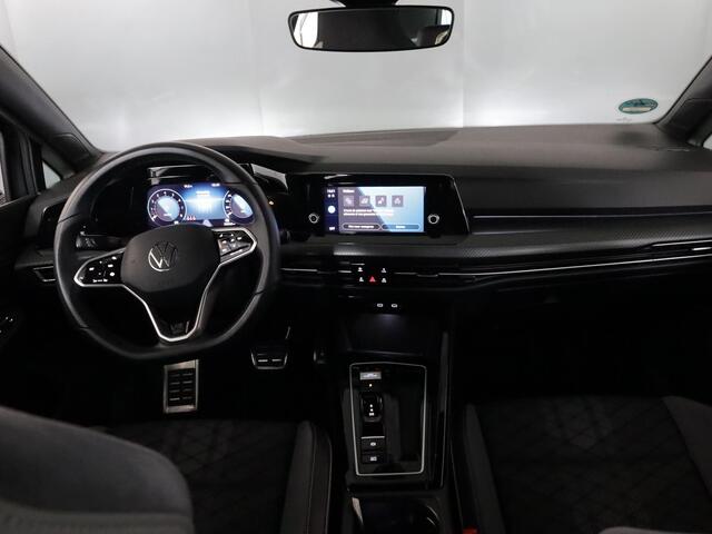 Volkswagen GOLF 1.5 eTSI R-Line 130 pk Automaat (DSG) | Navigatie via App | Parkeersensoren | Autom. airco | LED koplampen | R-Line |