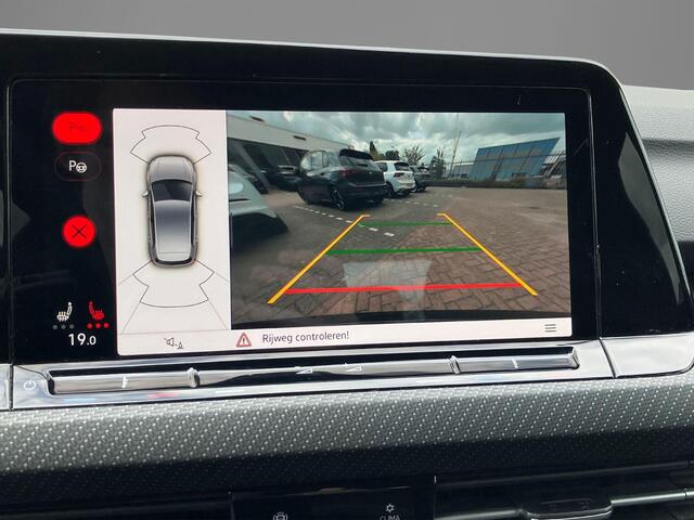 Volkswagen GOLF 1.5TSI 96KW/130PK R-Line Business · Panoramadak · Camera · Apple/Android Car Play · Stoel & Stuurverwarming · Navigatie · LED ·