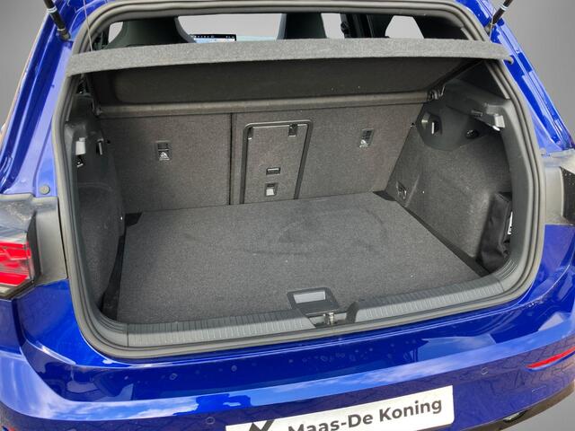 Volkswagen GOLF 1.5eTSI/150PK DSG R-Line Blackstyle · Panoramadak · Trekhaak · Apple/Android Car Play · Camera · Garantie t/m 23-11-2030 of 100.000km