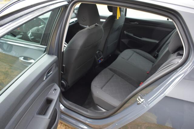 Volkswagen GOLF 1.0 eTSI Life Business Automaat Navigatie