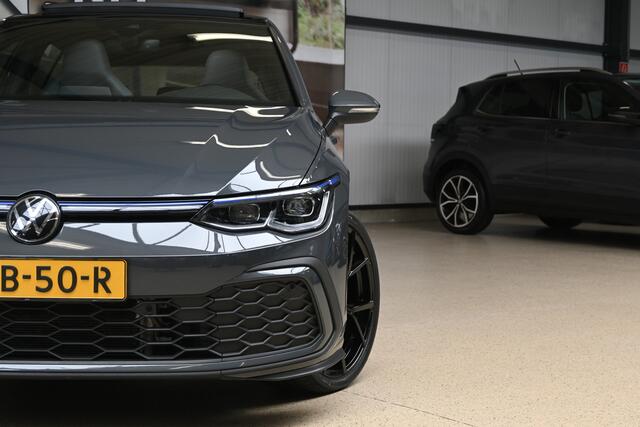 Volkswagen GOLF 1.4 eHybrid 245pk GTE | Leder | Pano | Trekhaak | 100% (Dealer) onderhouden label.