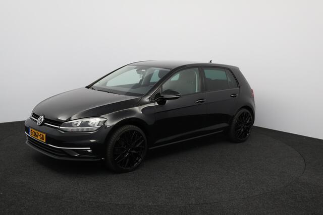 Volkswagen GOLF 1.0 TSI Comfortline Business/ Carplay!/ Camera/ Stoelverwarm./ 19''LMV/ DAB+/ Afnb-Trekhaak/ Massage-Stoel/ Alcantara/ Clima/ Cruise/ LED-Dagrij/ PDC V+A/ Navigatie