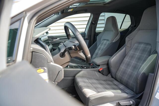 Volkswagen GOLF 2.0 TDI GTD Panoramadak IQ Light Harman/Kardon Keyless 19''LM Nardo Grey