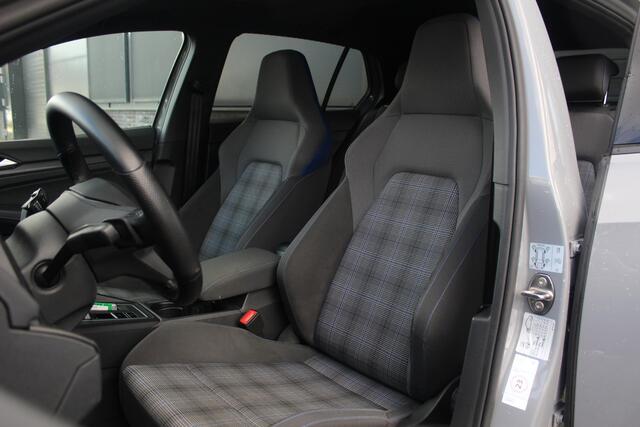 Volkswagen GOLF 1.4 eHybrid GTE | Pano | IQ Light | ACC