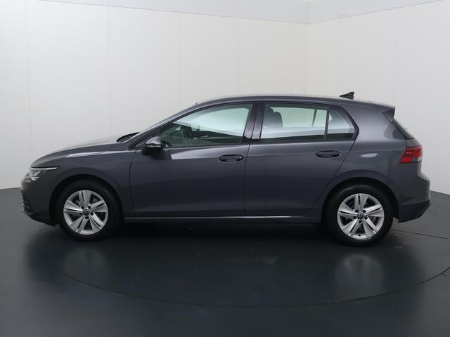 Volkswagen GOLF 1.0 eTSI Life | 110 PK | Automaat | Adaptive Cruise Control | Achteruitrijcamera | Climate Control | Navigatiesysteem | Apple Carplay/Android Auto |