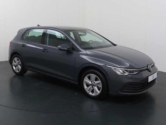 Volkswagen GOLF 1.0 eTSI Life | 110 PK | Automaat | Adaptive Cruise Control | Achteruitrijcamera | Climate Control | Navigatiesysteem | Apple Carplay/Android Auto |