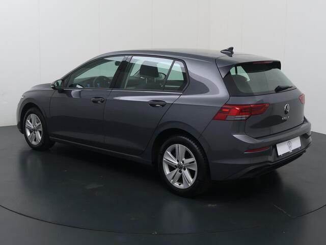 Volkswagen GOLF 1.0 eTSI Life | 110 PK | Automaat | Adaptive Cruise Control | Achteruitrijcamera | Climate Control | Navigatiesysteem | Apple Carplay/Android Auto |