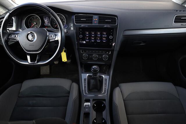 Volkswagen GOLF 1.5 TSI Comfortline Business 130PK / 96kW, ErgoActive bestuurdersstoel met massagefunctie, LED achterlichten met dynamische knipperlichten, verwarmbare voorstoelen, navigatie, 2-zone climatronic, Comfort pakket (regensensor automatische dimlichten), Apple