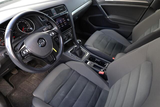 Volkswagen GOLF 1.5 TSI Comfortline Business 130PK / 96kW, ErgoActive bestuurdersstoel met massagefunctie, LED achterlichten met dynamische knipperlichten, verwarmbare voorstoelen, navigatie, 2-zone climatronic, Comfort pakket (regensensor automatische dimlichten), Apple