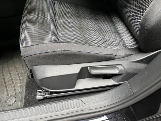Volkswagen GOLF 1.4 eHybrid GTE / AUTOMAAT/ DIGITAL DASH/ CRUISE/ NAVI/ APP-CONNECT/ CLIMA/ STOELVERWARMING