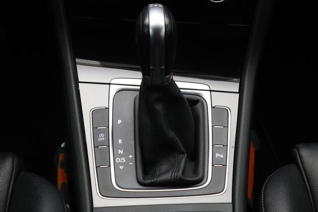 Volkswagen GOLF Variant 1.0 TSI 110 PK Automaat Highline, Leder, Carplay, Climate Control, Adap. Cruise Control, Camera