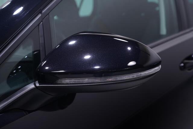 Volkswagen GOLF 1.0 TSI Comfortline NAP 2e eigen. navigatie PDC v+a Mistlampen-voor private-glas 16"-LMV ECC led-dagrij/achterlicht verlichting ACC