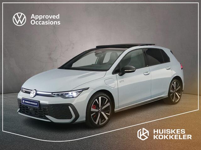 Volkswagen GOLF GTE 1.5 TSI eHybrid 272pk DSG Automaat Panoramadak, Lederen bekleding, 360 camera, Adaptive cruise control, Black Style, LED matrix koplampen, Achteruitrijcamera