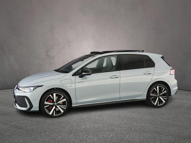 Volkswagen GOLF GTE 1.5 TSI eHybrid 272pk DSG Automaat Panoramadak, Lederen bekleding, 360 camera, Adaptive cruise control, Black Style, LED matrix koplampen, Achteruitrijcamera