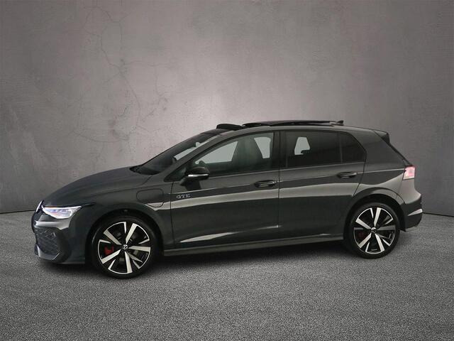 Volkswagen GOLF GTE 1.5 TSI eHybrid 272pk DSG Automaat Trekhaak, Panoramadak, 360 camera, Adaptive cruise control, Black Style, LED matrix koplampen, Achteruitrijcamera