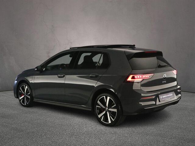 Volkswagen GOLF GTE 1.5 TSI eHybrid 272pk DSG Automaat Trekhaak, Panoramadak, 360 camera, Adaptive cruise control, Black Style, LED matrix koplampen, Achteruitrijcamera