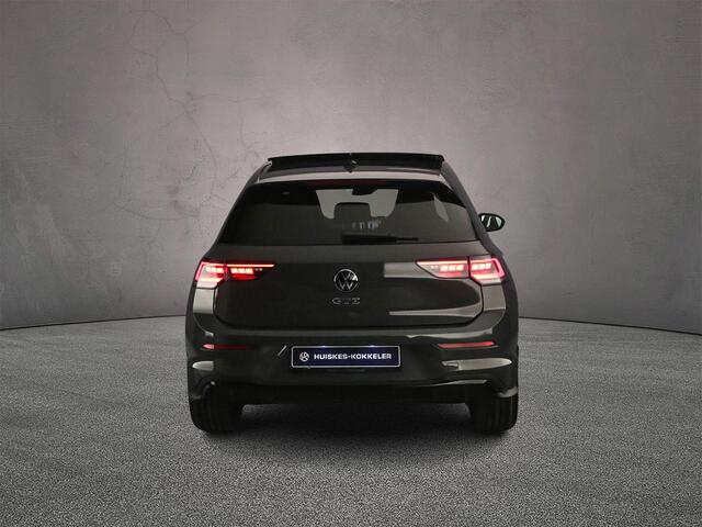 Volkswagen GOLF GTE 1.5 TSI eHybrid 272pk DSG Automaat Trekhaak, Panoramadak, 360 camera, Adaptive cruise control, Black Style, LED matrix koplampen, Achteruitrijcamera