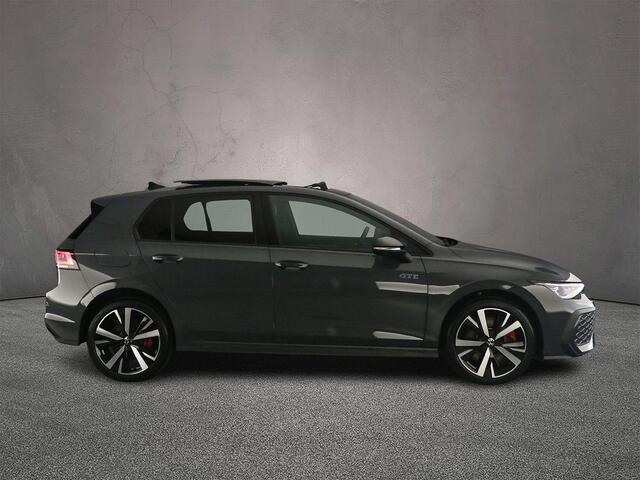 Volkswagen GOLF GTE 1.5 TSI eHybrid 272pk DSG Automaat Trekhaak, Panoramadak, 360 camera, Adaptive cruise control, Black Style, LED matrix koplampen, Achteruitrijcamera