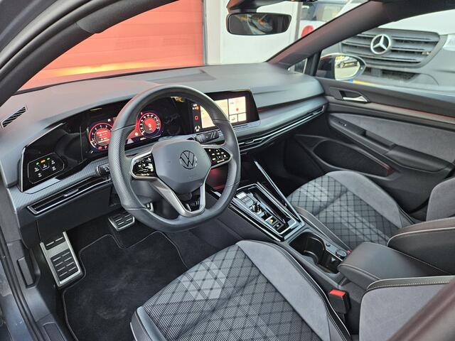 Volkswagen GOLF 1.5 eTSI R-Line Business | ACC | Stuur/Stoel verw. Rijklaar inclusief 1 jaar BOVAG garantie!