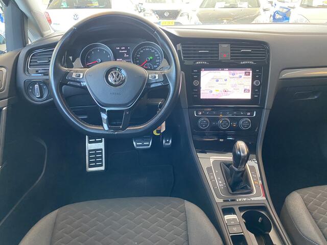 Volkswagen GOLF 1.5 TSI Highline,Automaat,Navigatie,Parkeerassistent,Climate&Cruisecontrol Adaptief,Spraakbediening,Comfortstoelen met Stoelverwarming,V&A Sensoren,16 Inch Lmv
